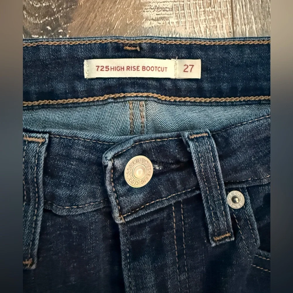 Levi's high rise Boot Cut Women's Jeans - Picture 2 of 7